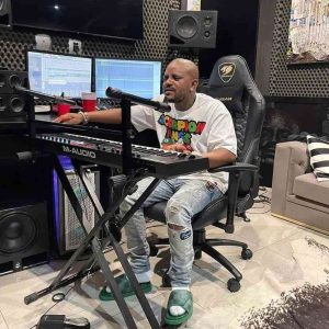 Kabza De Small – Turbang Studio Amapiano Mix (Endaweni Lounge)